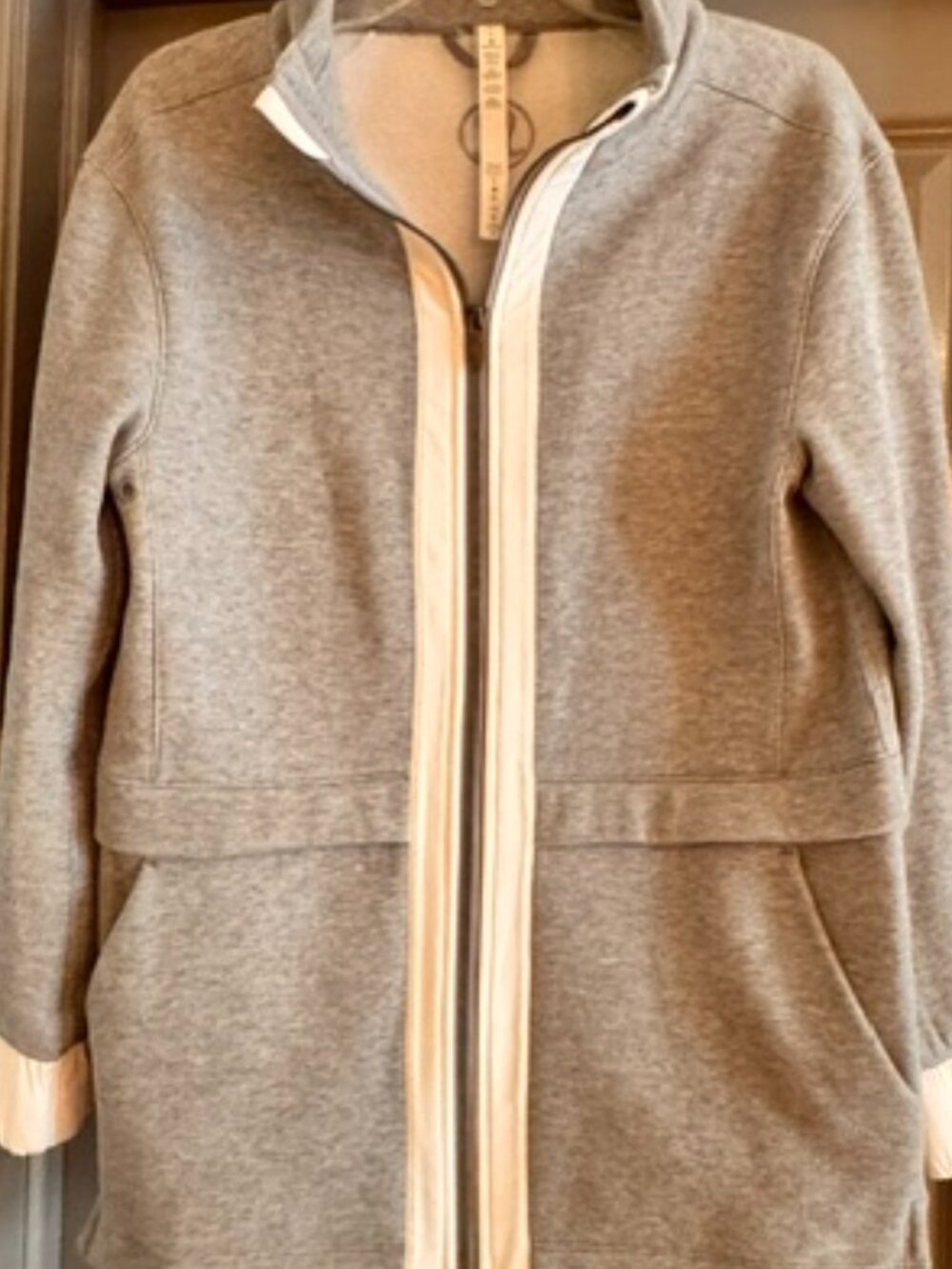 GREY AND WHITE JACKET -LULULEMON -SIZE 6